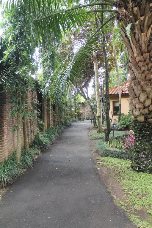 Laras Asri Resort & Spa Salatiga Εξωτερικό φωτογραφία