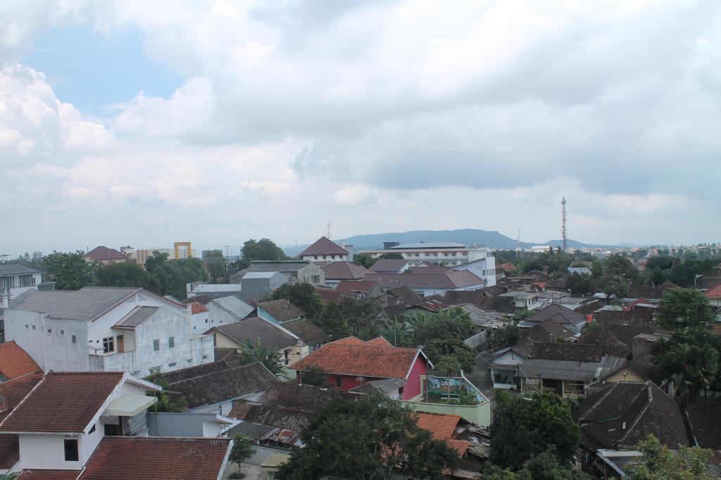 Laras Asri Resort & Spa Salatiga Εξωτερικό φωτογραφία