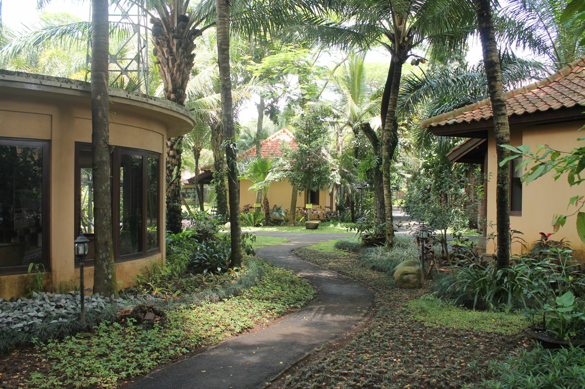 Laras Asri Resort & Spa Salatiga Εξωτερικό φωτογραφία